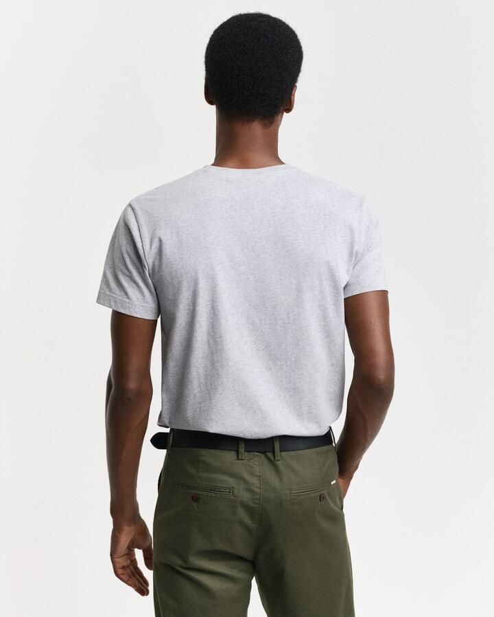 Gant T-shirt SLIM SHIELD V-NECK T-SHIRT met een klein geborduurd logo op de borst - Foto 9