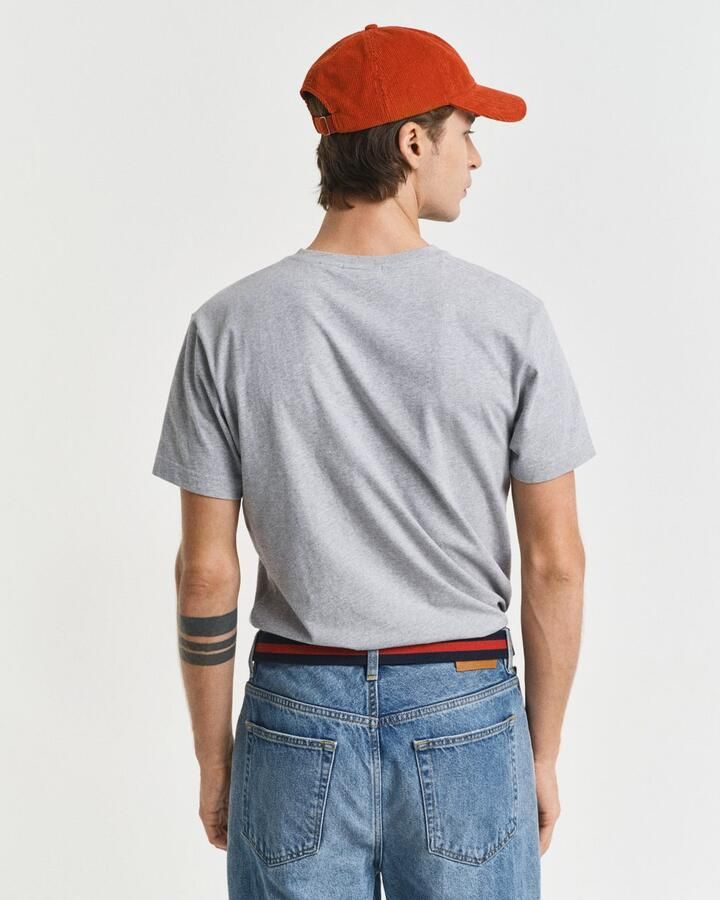 Gant T-shirt SLIM SHIELD V-NECK T-SHIRT met een klein geborduurd logo op de borst - Foto 11