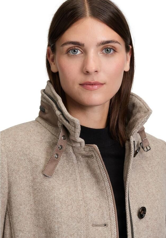 Gil Bret Wollen jas met wol opstaande kraag en knoopsluiting