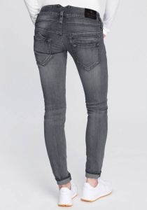 Herrlicher Slim fit jeans PITCH SLIM DENIM BLACK CASHMERE TOUCH met extra diepe zakken voor een onmiskenbare blauwe -look