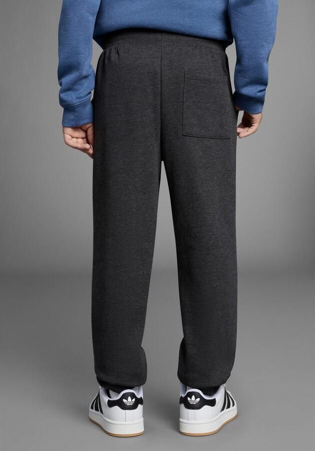 H.I.S Sweatbroek Basic joggingbroek NIEUW: voor TIENERS! Sweatbroek met kleine badge - Foto 3