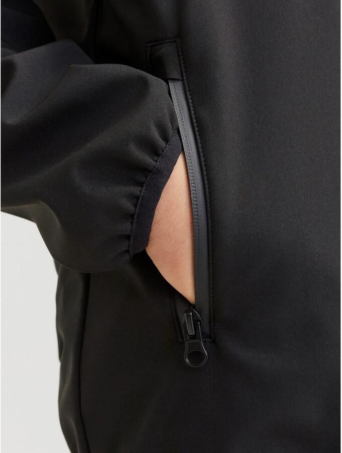 Jack & Jones Junior Softshell-jack JJTHEO waterafstotend en onderhoudsvriendelijk voor dagelijks gebruik
