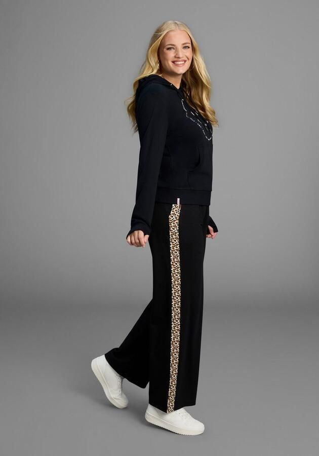 KangaROOS Joggingbroek met wijde pijp en strepen in leo-print grote maten - Foto 3