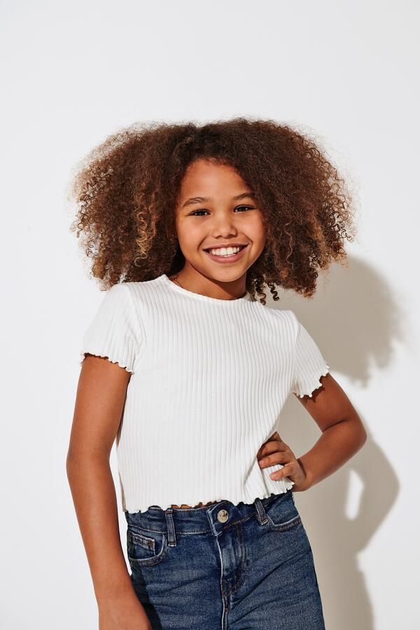 KIDS ONLY T-shirt KONNELLA S S O-NECK TOP in verkorte lengte en met geweldige golven-zomen - Foto 4