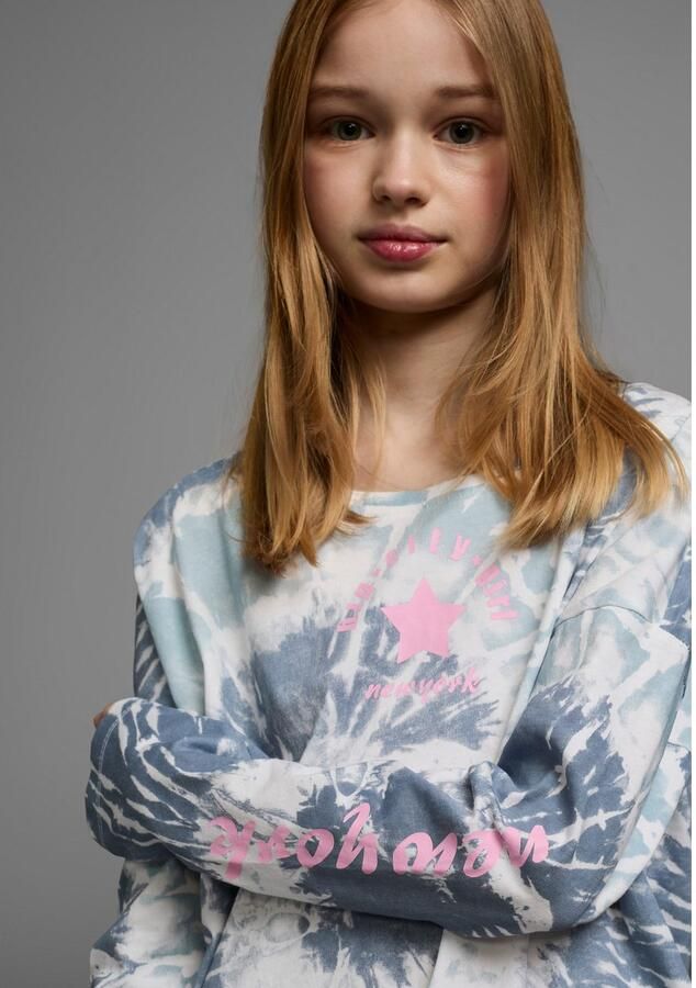 KIDSWORLD Shirt met vleermuismouwen Batik-look shirt Lange mouwen met elastiek aan de zoom stijlvolle opdruk - Foto 3