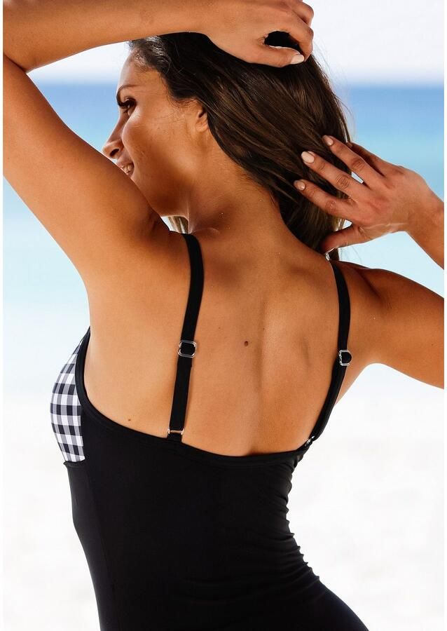 Lascana Badpak met zwart-witte contrastdetails en modellerend effect