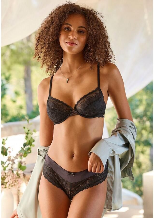 Lascana Stringpants met extravagante kant en sierstrik