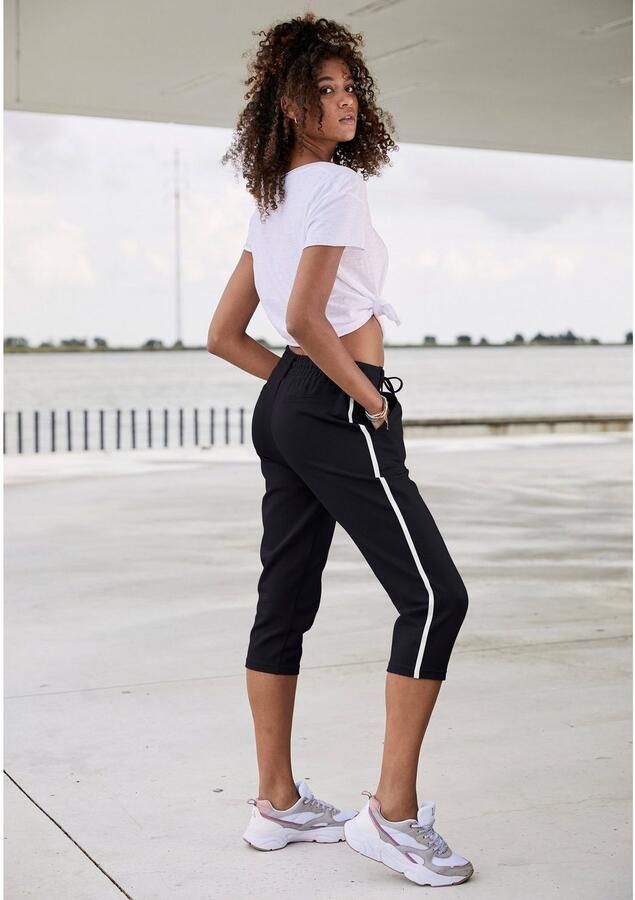 Lascana Capribroek met zijstrepen loungewear