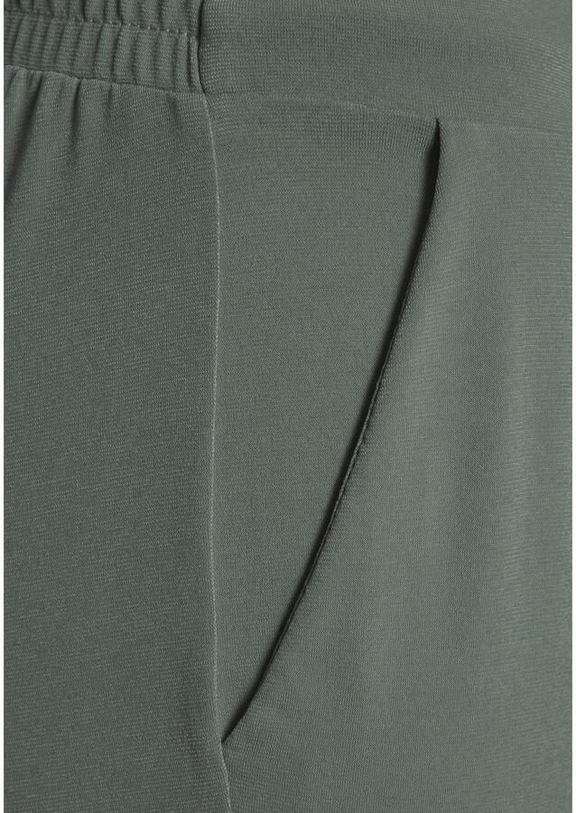 Lascana Comfortbroek van gladde jerseykwaliteit lichte zomerbroek met zakken kreukvrij