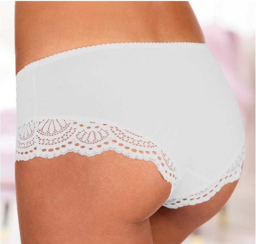 Lascana Hipster Aurora met chique kanten inzet aan de beenlijnen