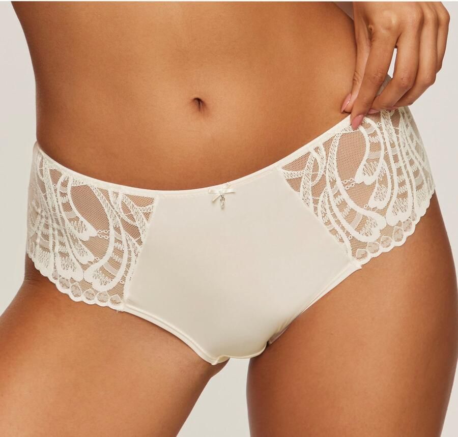 Lascana Hipster FLORA met fijne licht transparante kant en edel accessoire - Foto 3