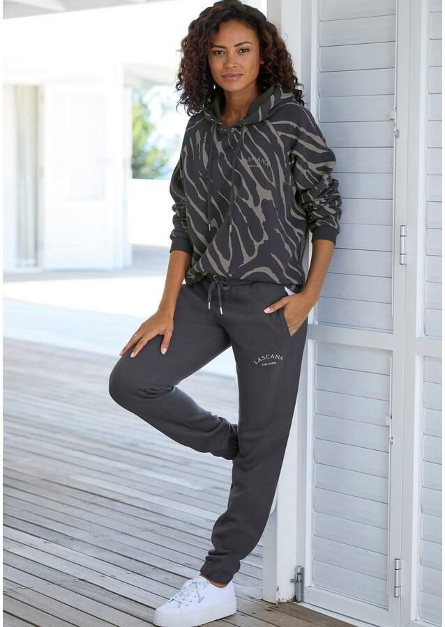 Lascana Sweatbroek Loungebroek Relaxbroek Loungebroek met zijzakken en logo-borduurwerk loungewear