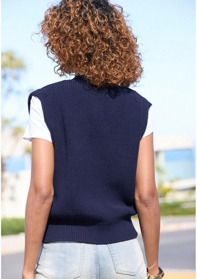 Lascana Mouwloos vest AMIRA met goudkleurige knopen pullunder modieus