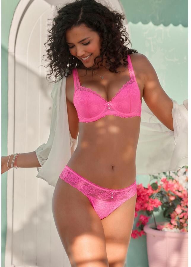 Lascana String rondom van delicate jacquardkant met edel sieraadaccessoire