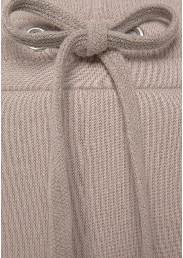 Lascana Relaxshorts Sweatshorts Korte broek met zijzakken en logostiksel loungewear - Foto 5