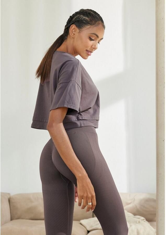 Lascana Naadloze legging Po Push Up met ribstructuur en shaping-effect sportbroek sportleggings - Foto 4