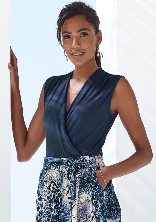 Lascana Shirttop met subtiele rimpelingen op de schouder elastische damestop - Foto 6