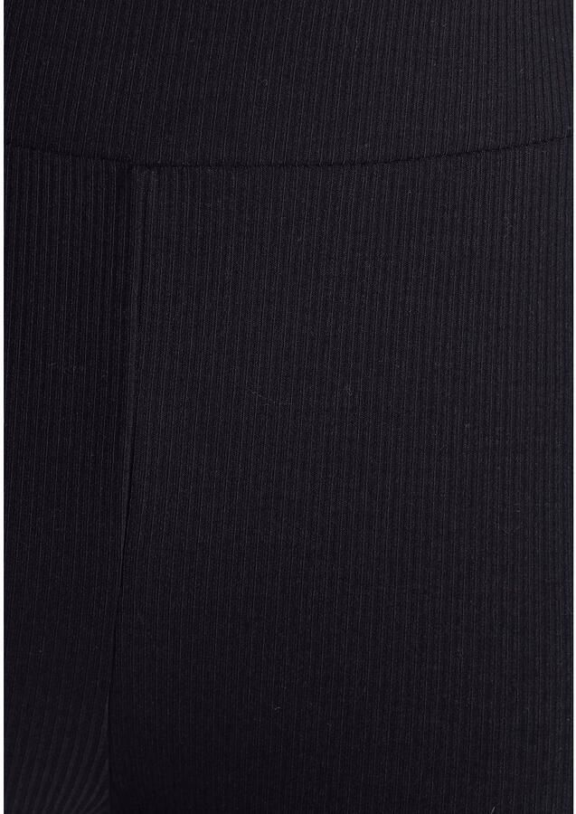 Lascana Shortama bestaat uit top en shorts van ribmateriaal homewear-set