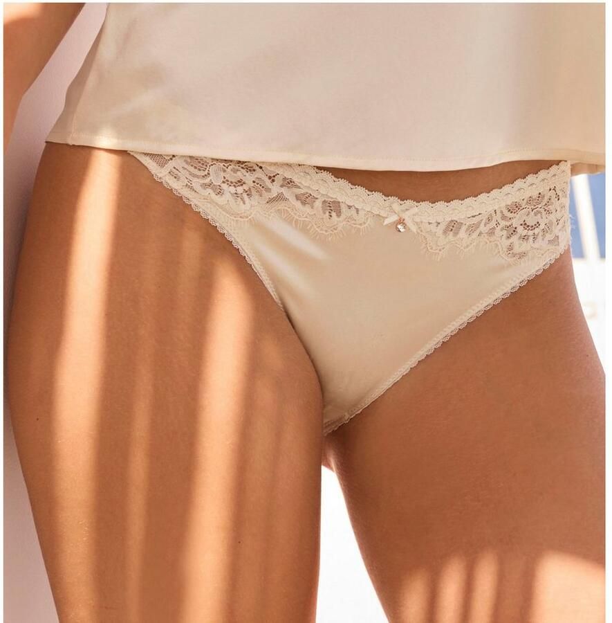 Lascana Slip Alana met hoog zijdegehalte en elegant kant