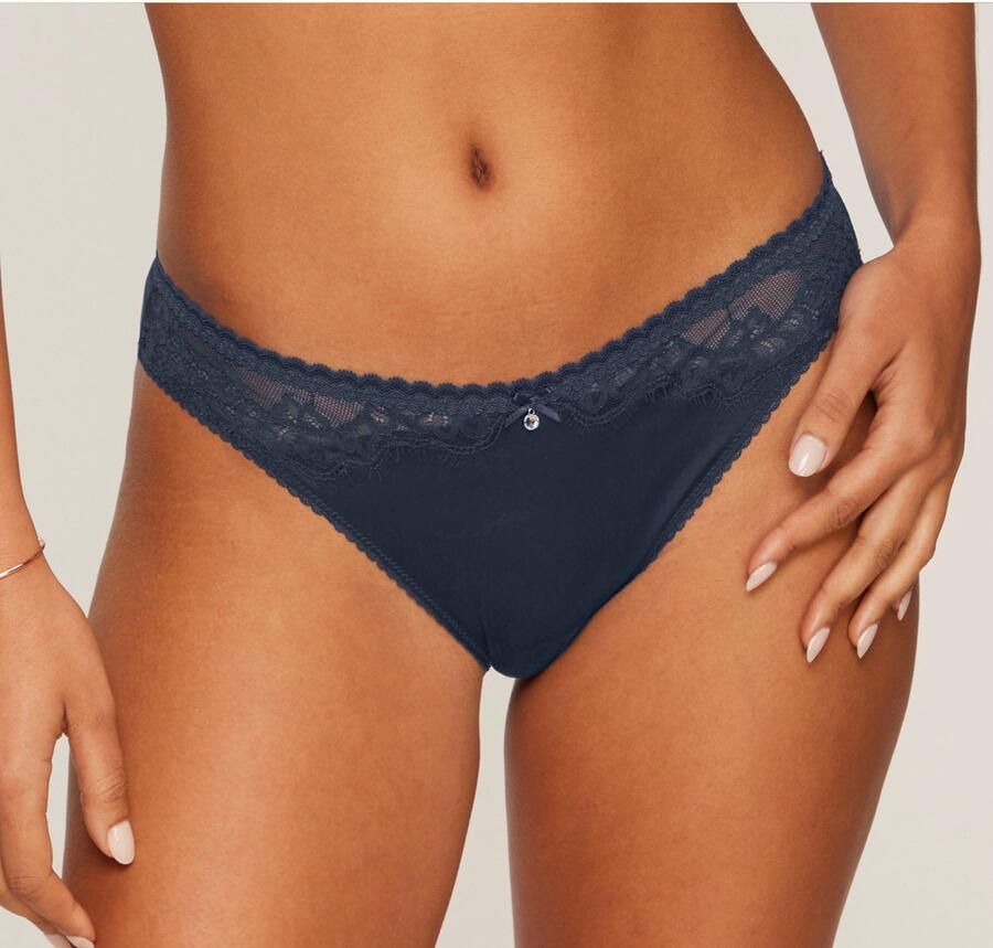 Lascana Slip Alana met hoog zijdegehalte en elegant kant