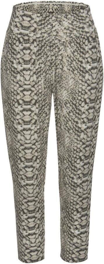Lascana Strandbroek met all-over print in reptielen look en zakken 7 8 lengte jersey broek - Foto 4