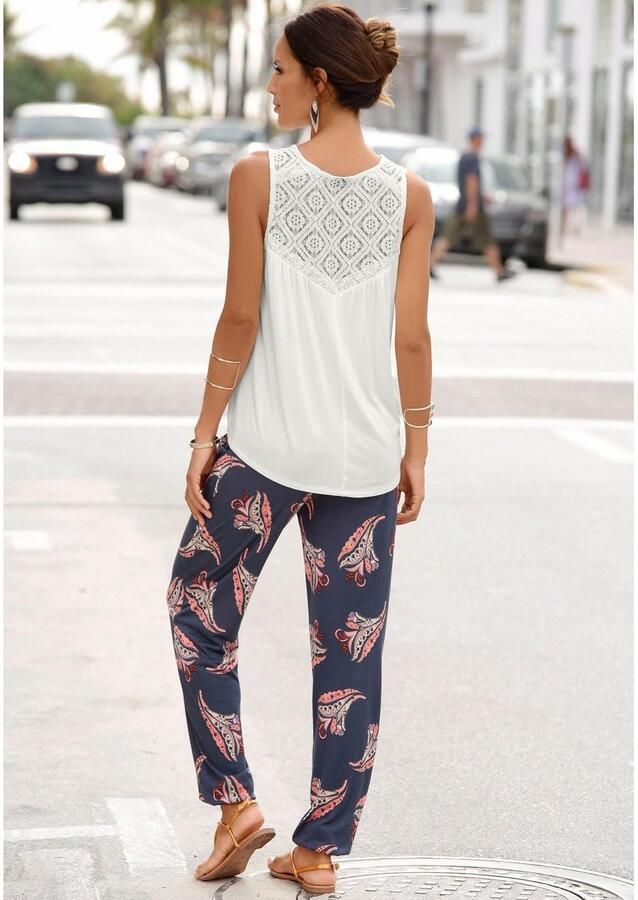 Lascana Strandbroek met bloemenprint en zakken jersey broek zomerbroek