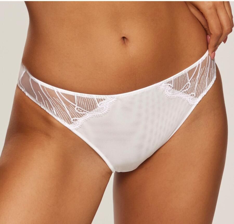 Lascana Tanga GIANNA van licht glanzend kant sexy lingerie - Foto 3