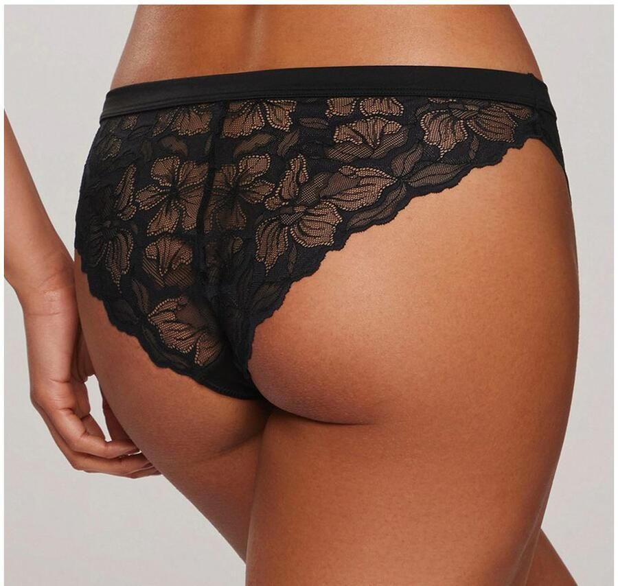 Lascana Tanga met edel accessoire en fijne band van satijnmateriaal