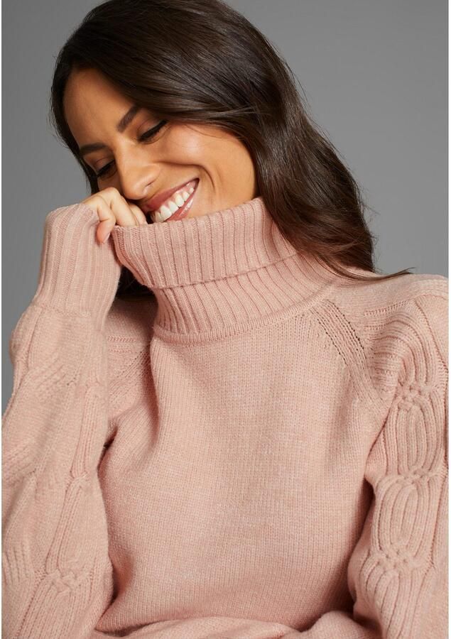 Laura Scott Ajourtrui met rolkraag van zacht viscosebreisel