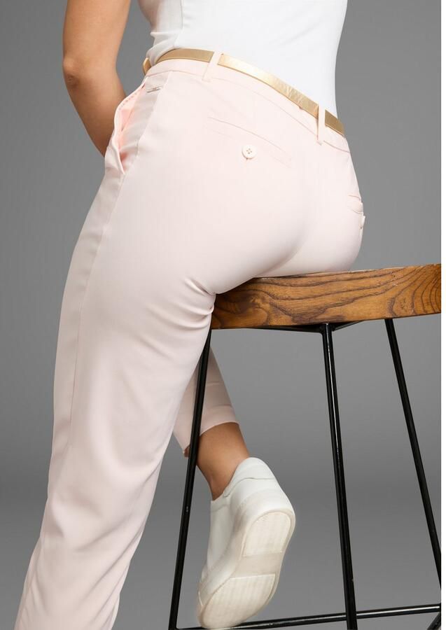 Laura Scott Chino met bijpassende riem