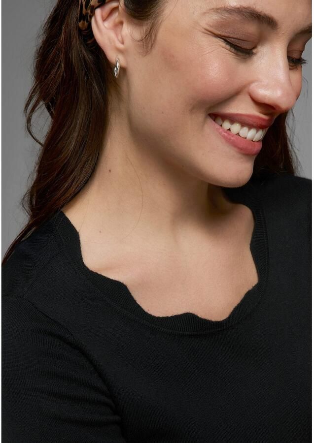 Laura Scott Gebreide jurk figuuraccentuerend en kort met vrouwelijke golfjesrand - Foto 2