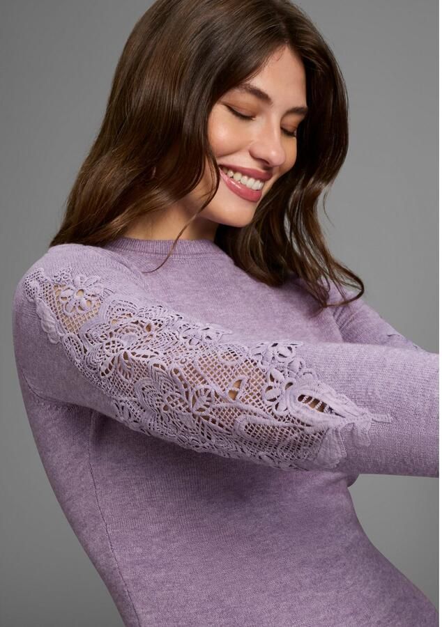 Laura Scott Gebreide jurk met bijzonder kantdetail nieuwe collectie