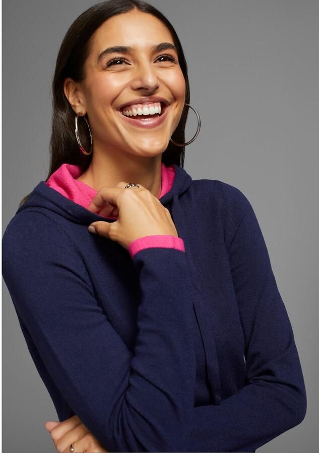 Laura Scott Gebreide jurk met contrastkleuraccenten en capuchon