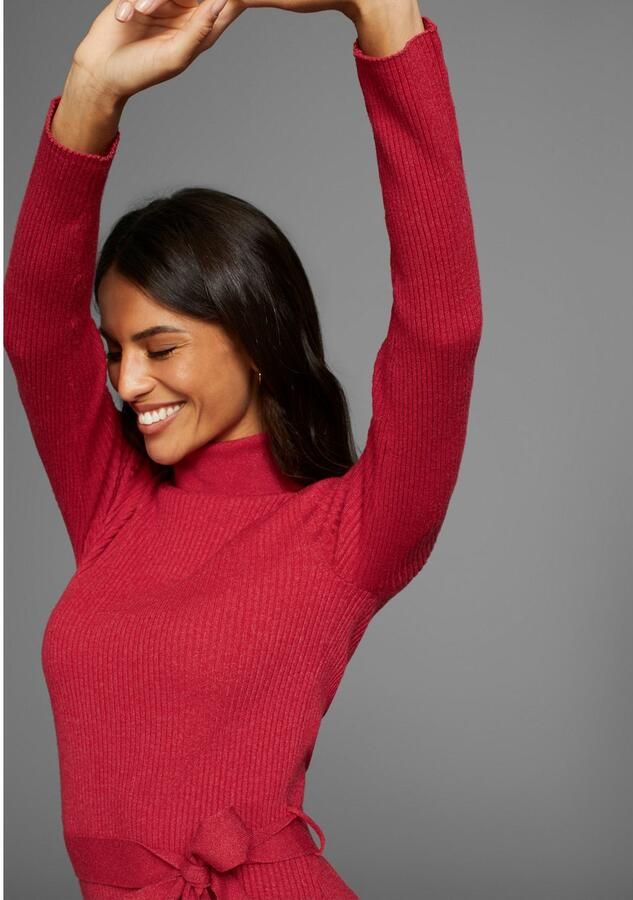 Laura Scott Gebreide jurk met rolkraag en strikceintuur