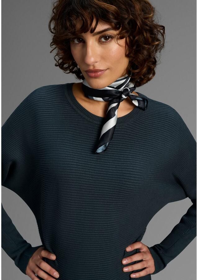 Laura Scott Gebreide jurk met vleermuismouwen en ribbreisel nieuwe collectie