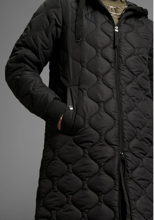 Laura Scott Gewatteerde jas met modieus stikselmotief