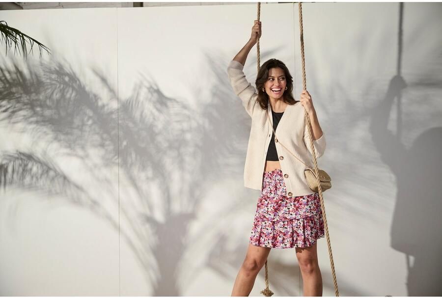 Laura Scott Vest Grofgebreid in modieuze korte vorm