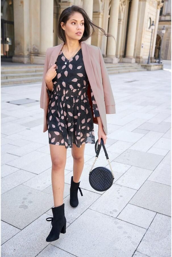 Laura Scott Meshjurk voor jubileumfeesten theaterbezoeken of stadswandelingen lang jurkje