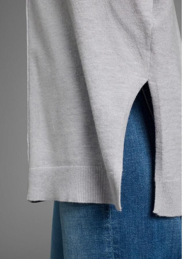 Laura Scott Lange trui Fijn breisel in losse vorm met zijspliten