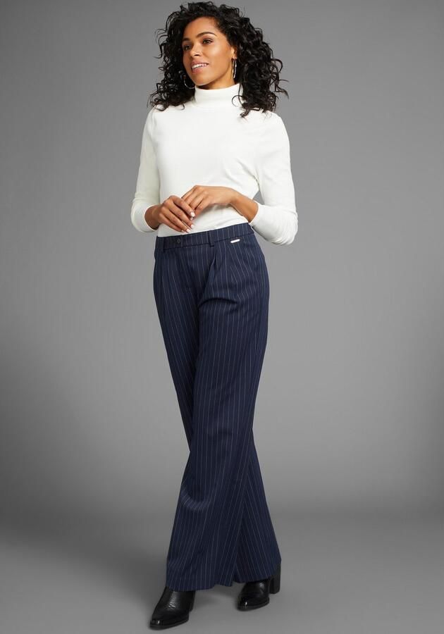 Laura Scott Korte blazer met krijtstrepen