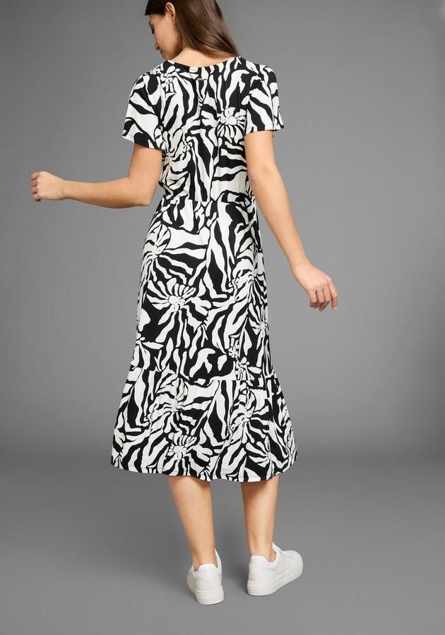 Laura Scott Zomerjurk in opvallende zebra-look met vleugelmouwen - Foto 3