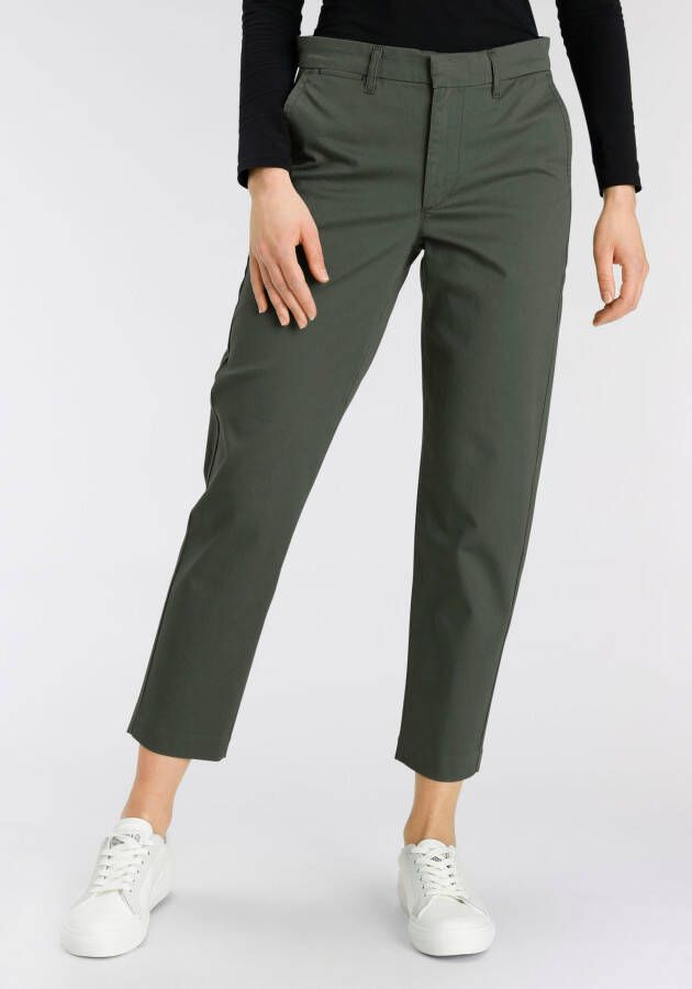 Levi's 300 Chino in 5-pocketmodel model 'ESSENTIAL'