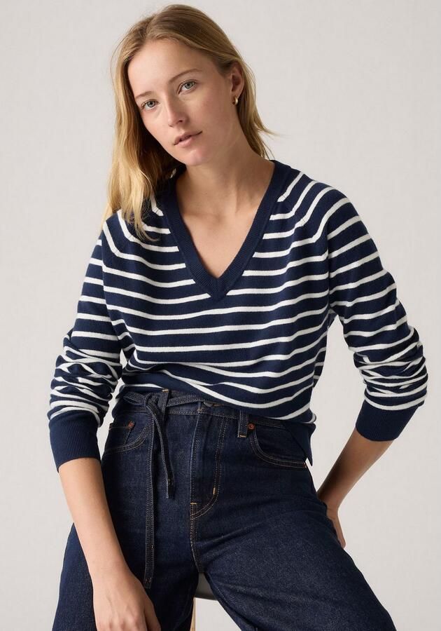 Levi's Trui met V-hals TARA SUPER SOFT V in de band aan beide zijden met korte split - Foto 4