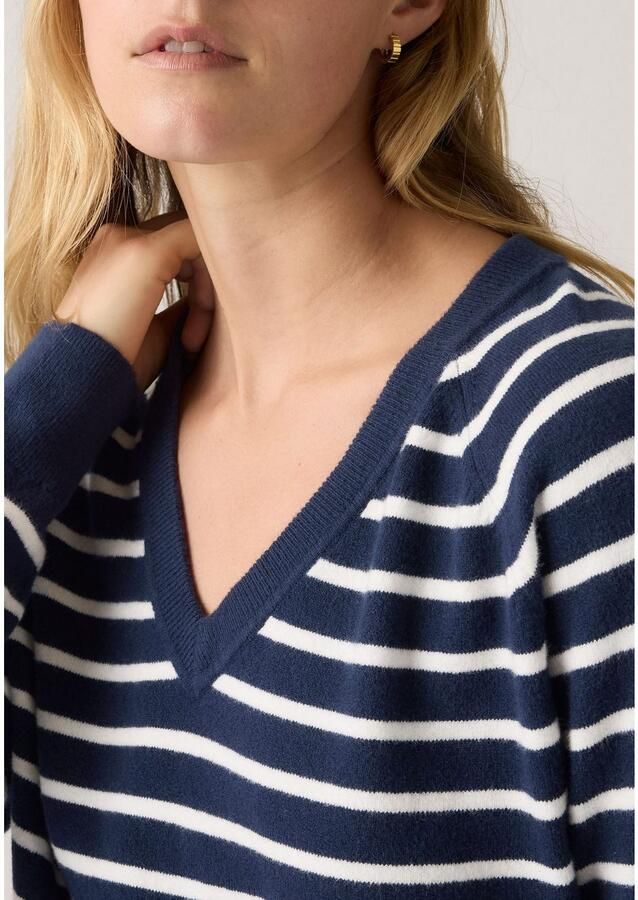 Levi's Trui met V-hals TARA SUPER SOFT V in de band aan beide zijden met korte split - Foto 2