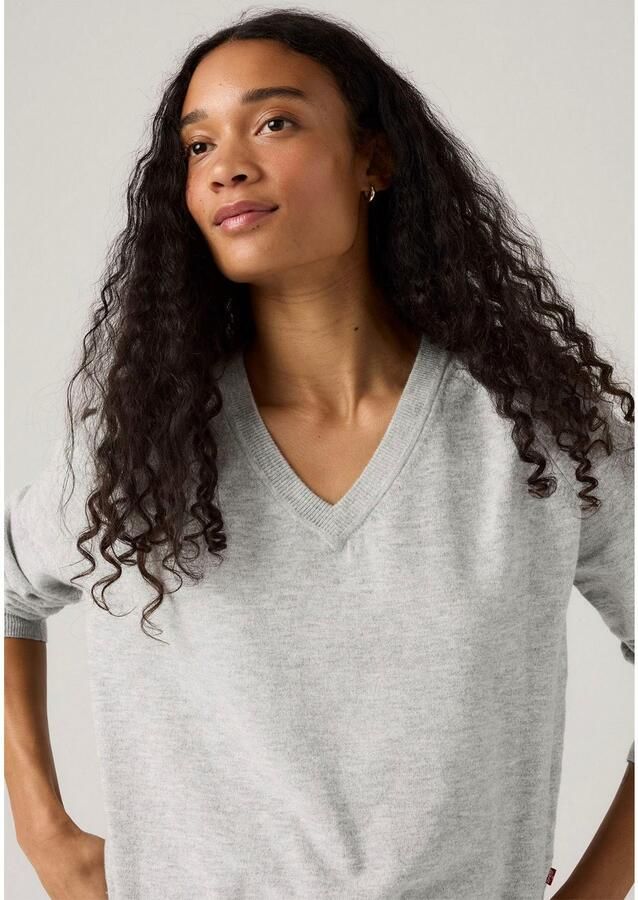 Levi's Trui met V-hals TARA SUPER SOFT V in de band aan beide zijden met korte split - Foto 4