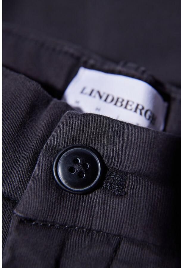 Lindbergh Slim fit chino met achterzakken