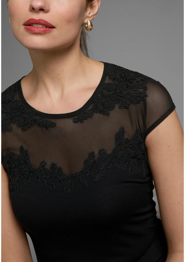 Melrose Shirt met ronde hals Korte mouwen zeer figuurvolgend feminiene stijl