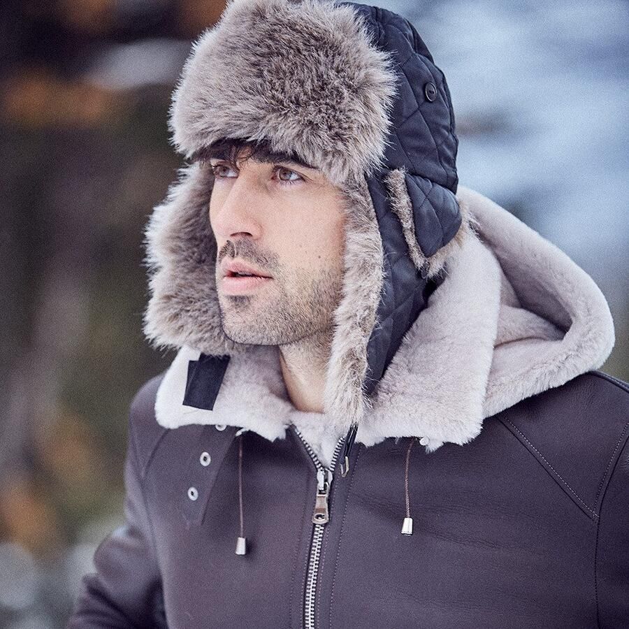 Mustang Pet met oorkleppen gewatteerd met omslag