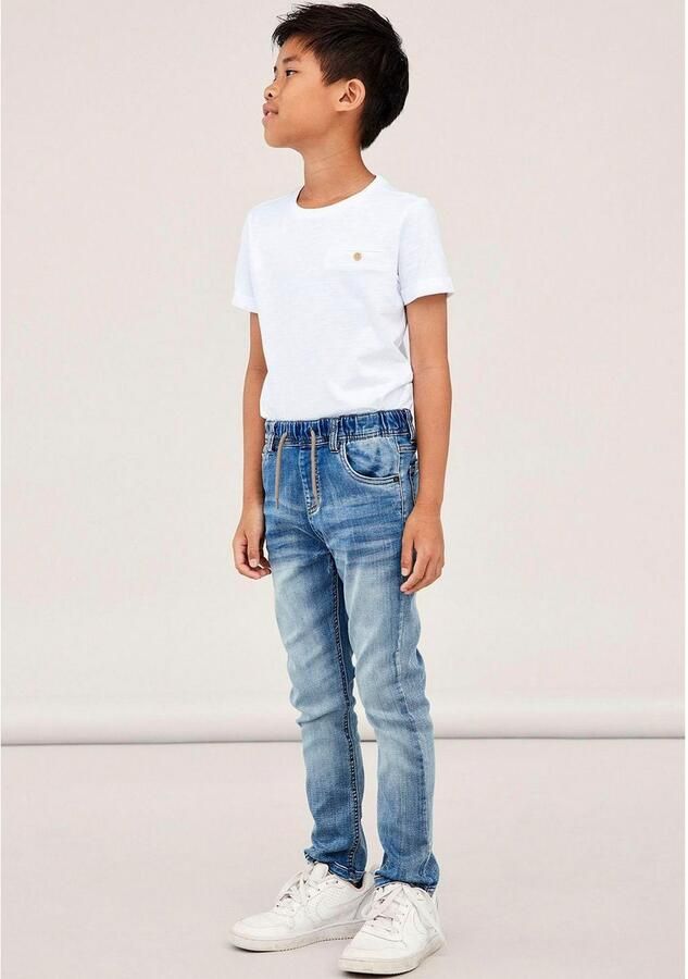 Name It Comfortjeans NKMROBIN voor jongens met knoopsluiting en elastisch denim casual gesneden denim slijtage-effecten aangezette manchet - Foto 6