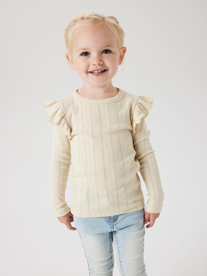 Name It Lange top NMFJULIA LS SLIM TOP NOOS met geweldige volant op de schouder en in het schattige ajourbreisel-design - Foto 5